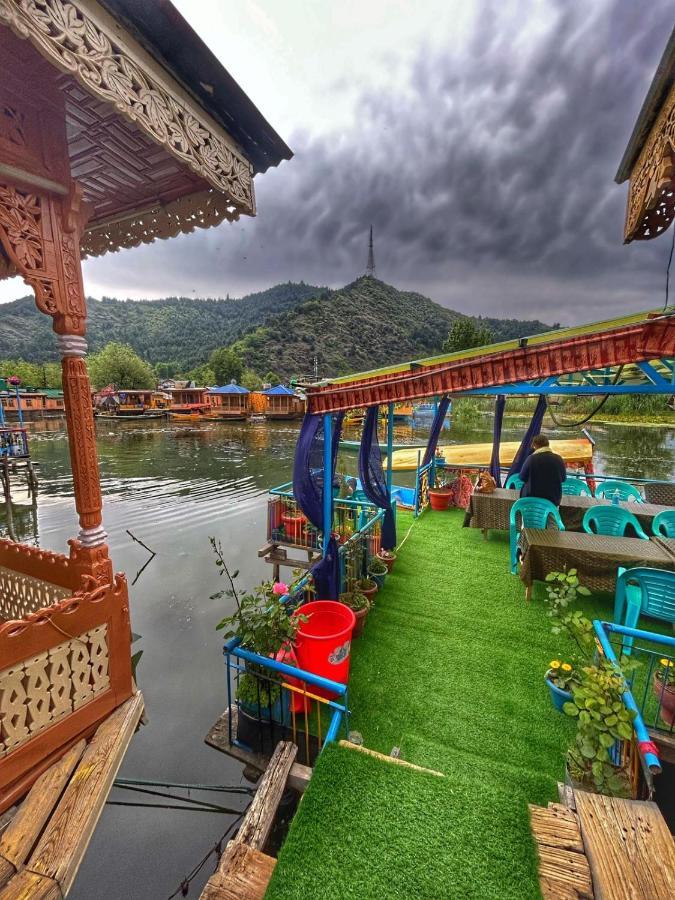 Exotic Young Shreen Houseboat Srīnagar Extérieur photo